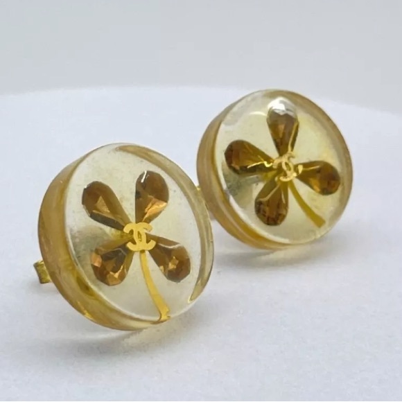☘️CHANEL Four Leaf Clover Pierced Earrings Gold Tone Round Clear Enamel Vintage - Picture 5 of 10